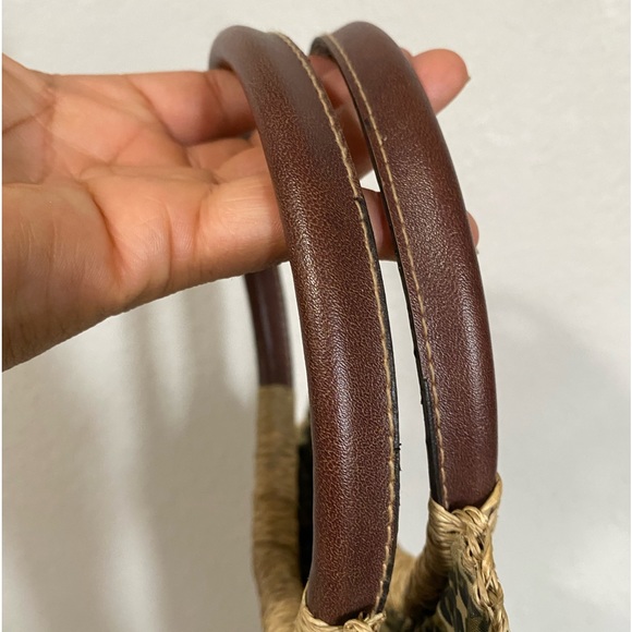 ST. JOHN’S BAY WOVEN STRAW WITH ANIMAL BEADS DETAILS GREAT CONDITION - Picture 6 of 12